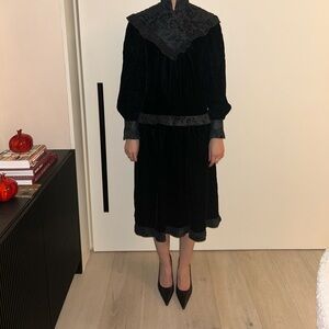 Vintage Chic Black Long Sleeve Velvet Dress